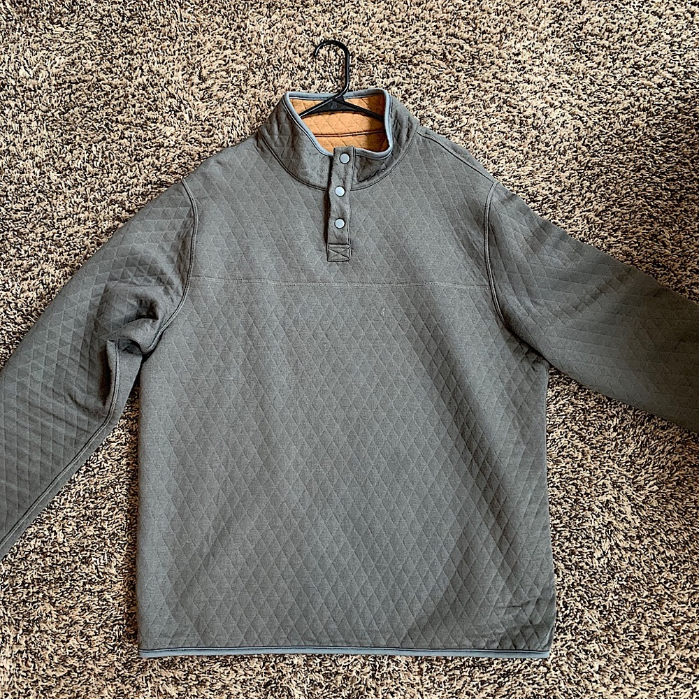 *REVERSIBLE* Men’s 1/4 button shirt Size: L